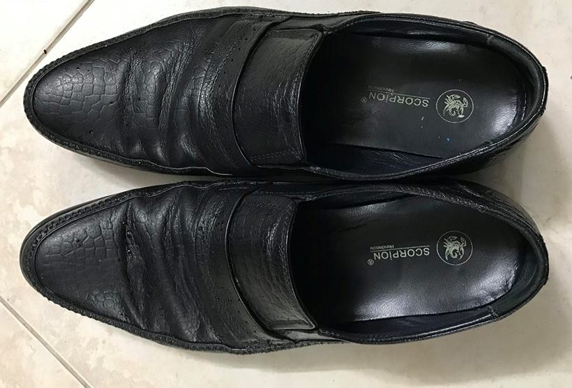 Khách hàng bức xúc vì mua giày nhãn Scorpion bị rách da sau thời gian ngắn sử dụng